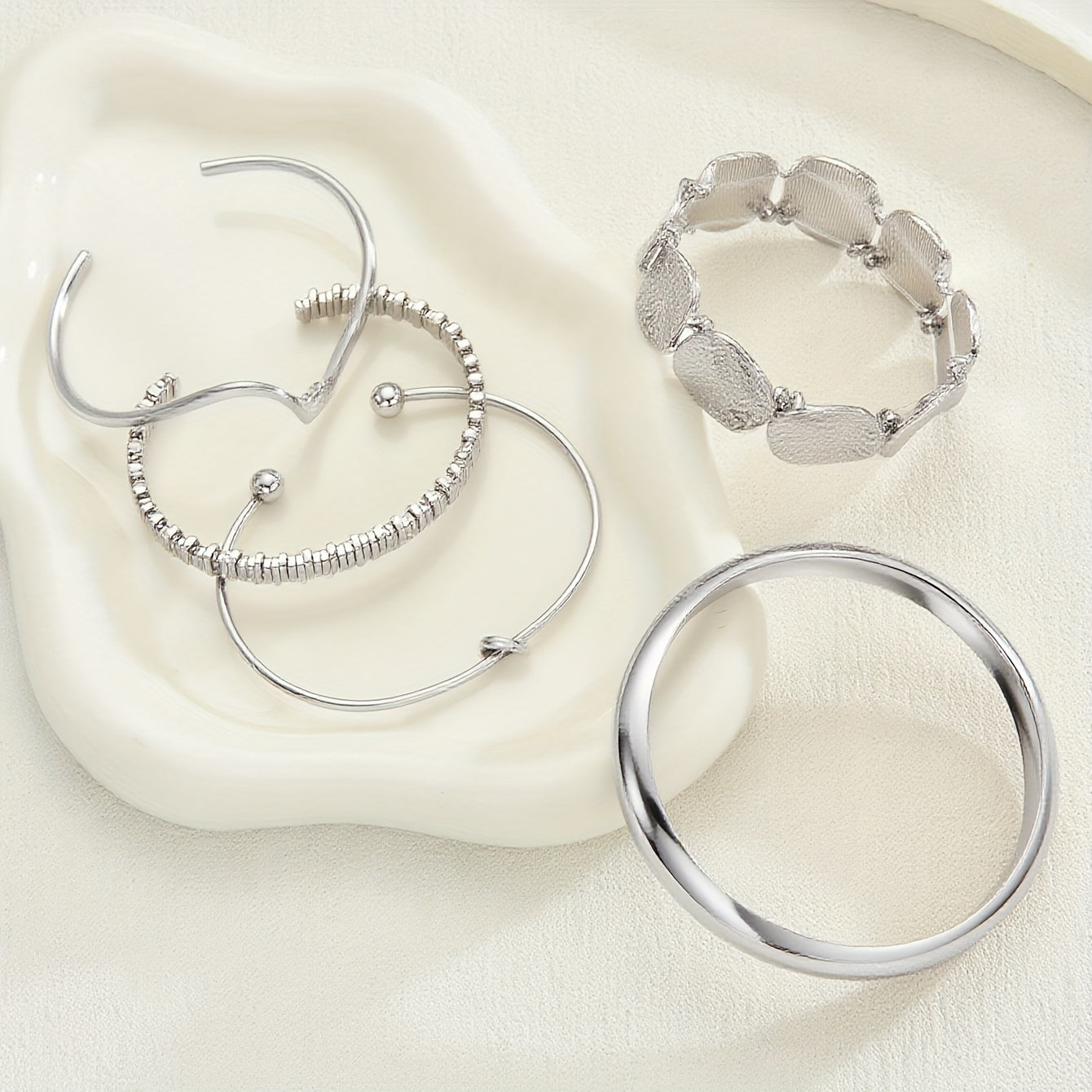 Zilveren gestapelde cuff-armbandenset