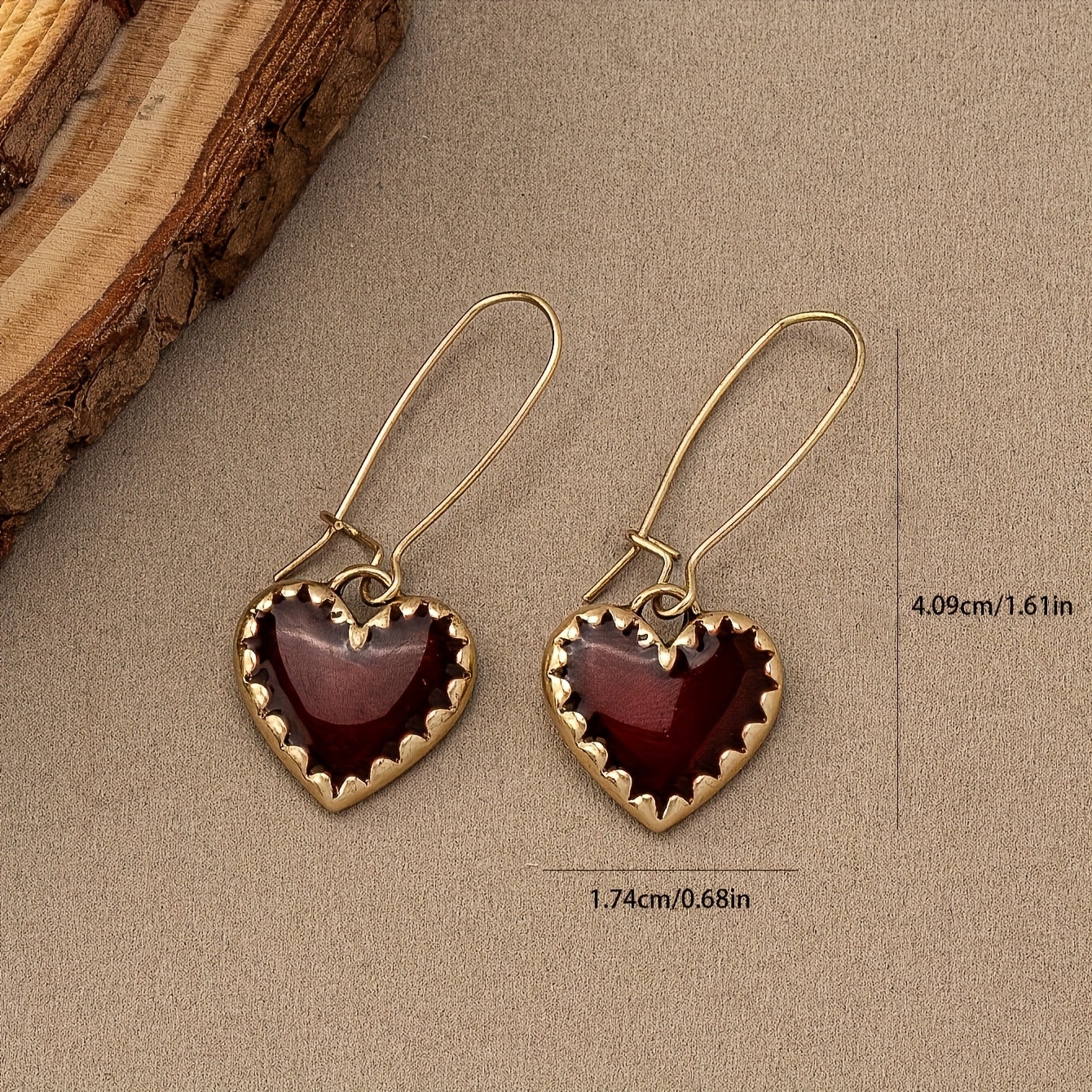 Gouden vintage oorbellen met donkerrood hart
