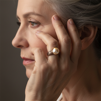 Gouden vintage ring met parel en gravering