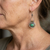 Zilveren oorbellen met groene turquoise in rosé rand