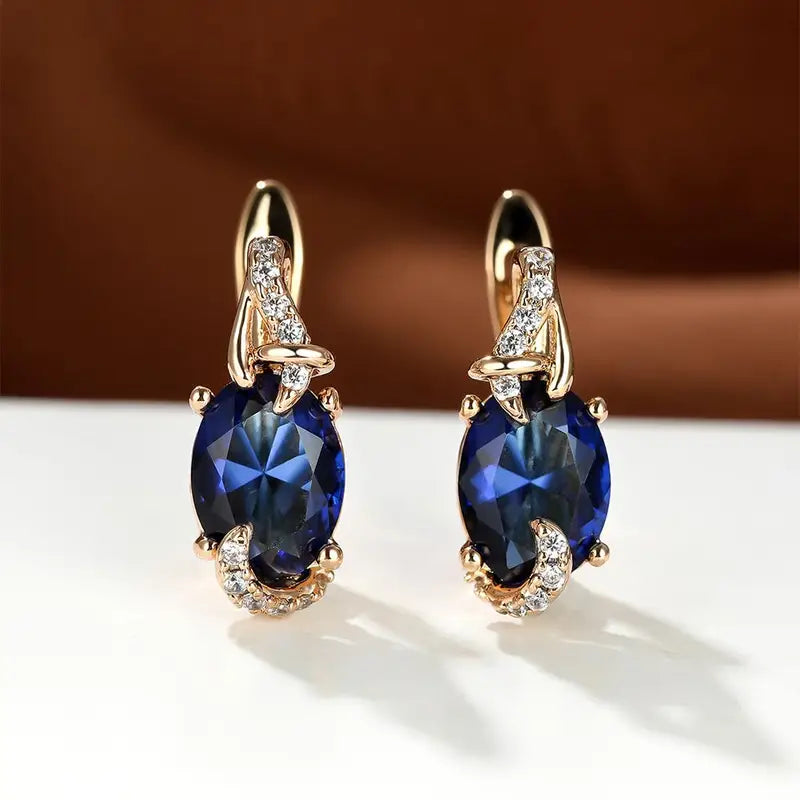 Zilveren ring met grote blauwe edelsteen en bladmotief