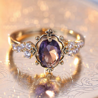 Gouden vintage ring met ovale paarse edelsteen