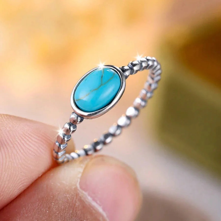 Zilveren minimalistische ring met ovale turkooizen steen