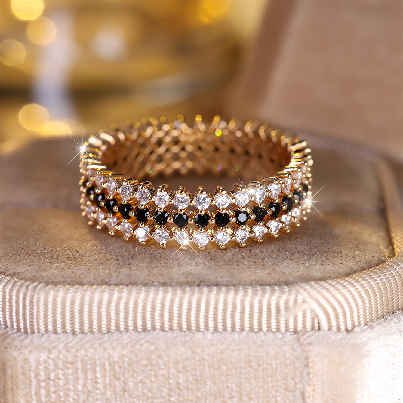 Roségouden eternity ring met zwarte en witte zirkonia