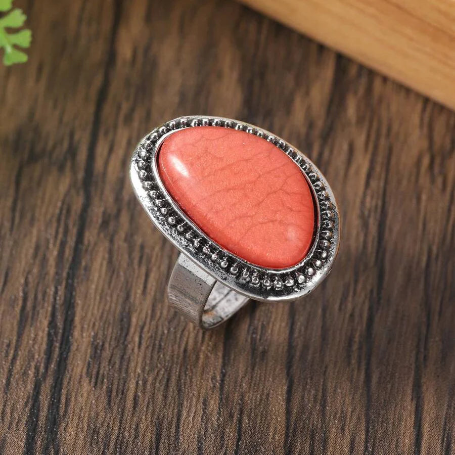 Zilveren ring met grote lichtblauwe ovale steen