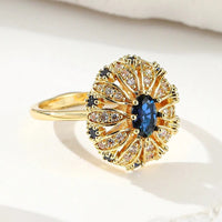 Gouden vintage ring met blauwe ovale steen en zirkonia