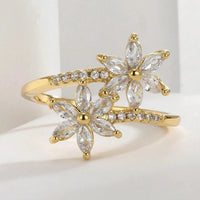 Gouden ring met twee roze zirkonia bloemen