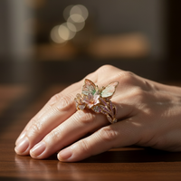 Gouden vintage ring met vlinder en bloemen