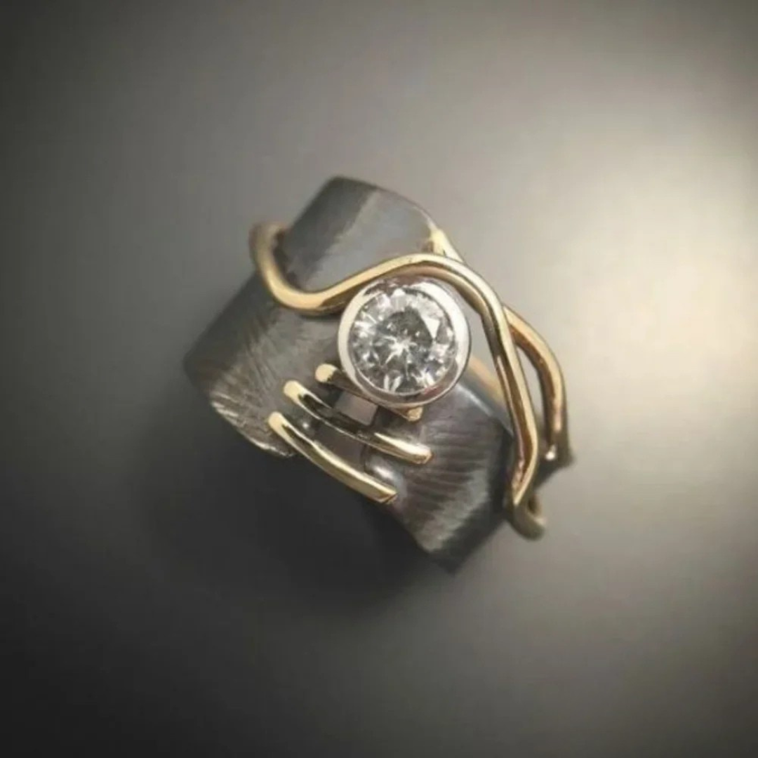 Zilveren ring met gouden draad en helder kristal