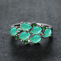 Zilveren ring met groene opaal en smaragdgroene accenten