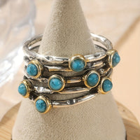 Zilveren ring met turquoise edelstenen en goudaccent