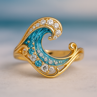 Gouden golfring met blauw emaille en kristallen