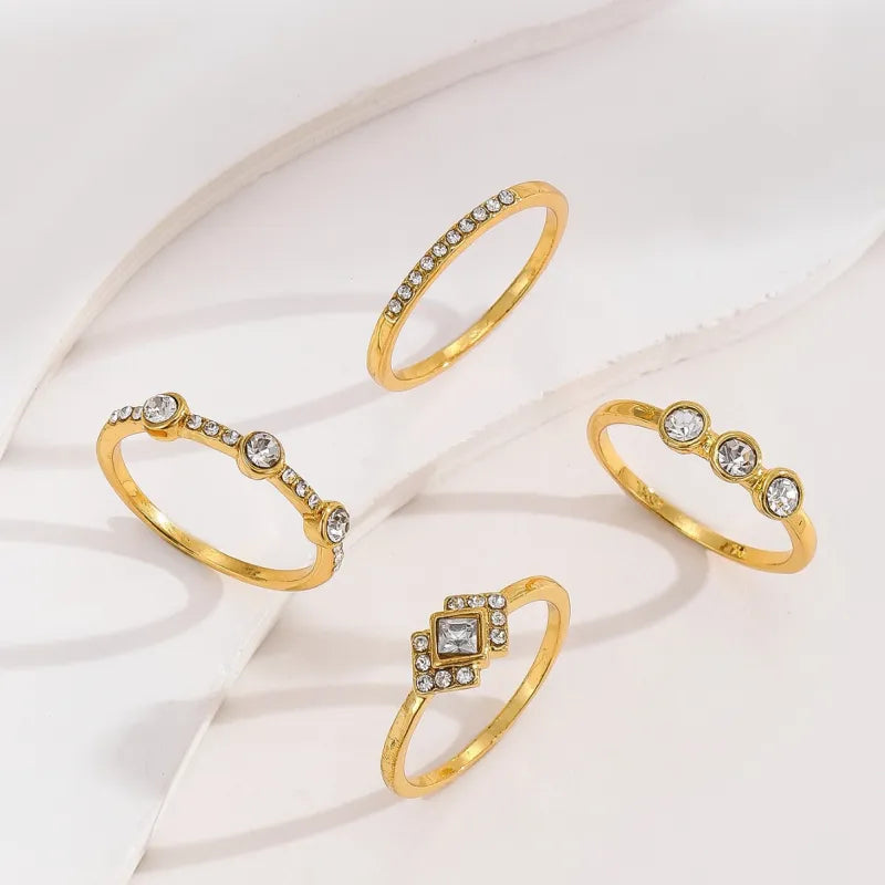 Gouden ringenset in art-decostijl met kristallen