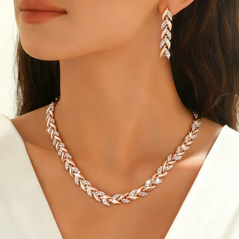 Roségouden sieradenset: bladschakelketting en oorbellen