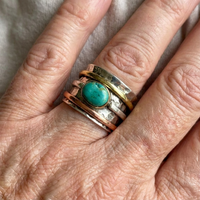 Zilveren spinner ring met turquoise edelsteen
