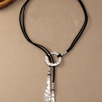 Zilveren ketting met ring en druppelhangers aan koord