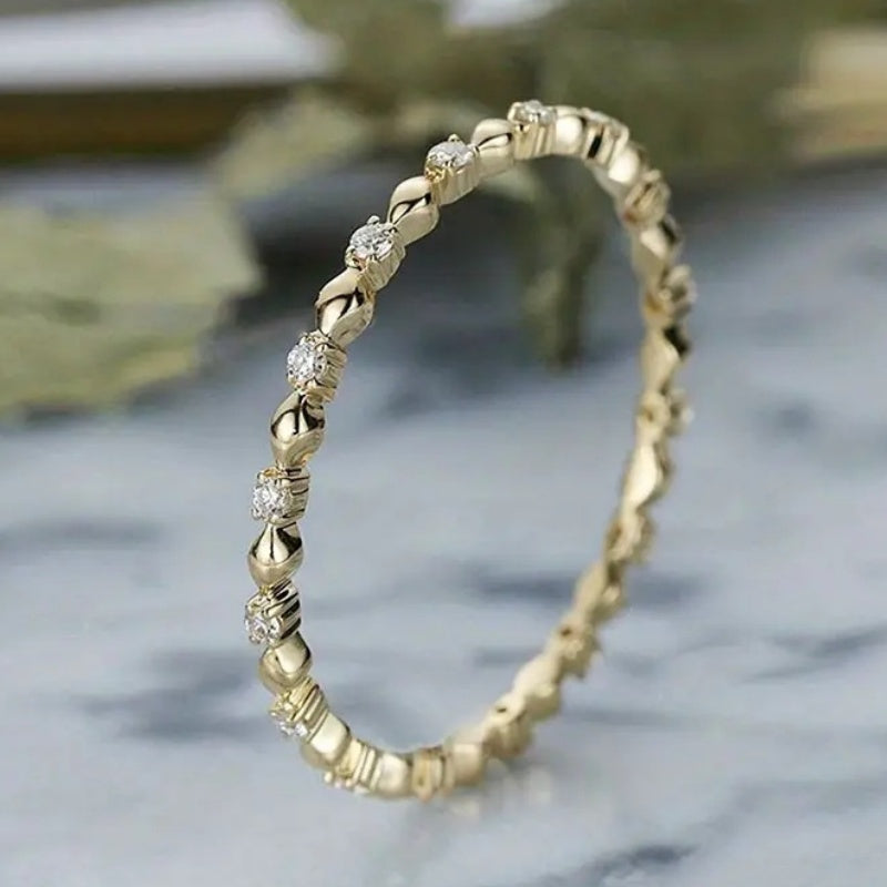 Gouden minimalistische ring met kleine zirkonia