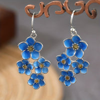 Zilveren oorbellen met blauwe emaille bloemen