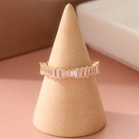 Gouden ring met ovale zirkonia en baguette band