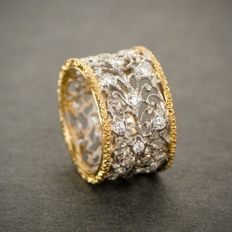 Zilveren brede ring met bloemmotief en zirkonia