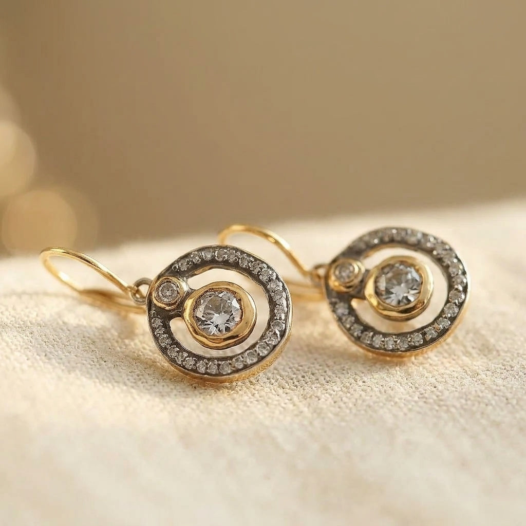 Gouden vintage hangoorbellen met cirkel en zirkonia