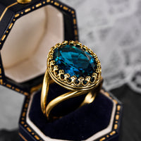 Gouden vintage ring met blauwe edelsteen