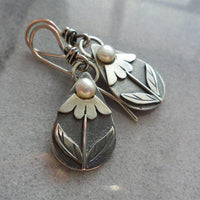 Vintage zilveren oorbellen met bloem en parel