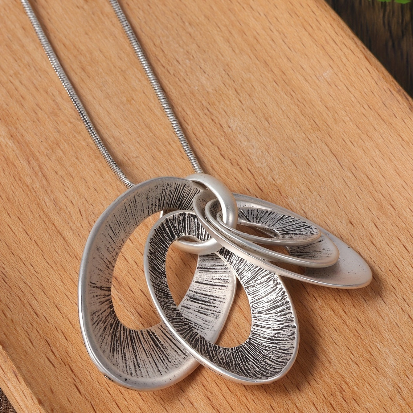 Zilveren ketting- en oorbellenset met gelaagde ovale hanger