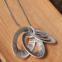Zilveren ketting- en oorbellenset met gelaagde ovale hanger