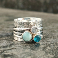 Zilveren spinner ring met blauwe edelstenen