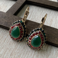 Bohemian bronzen oorbellen met turkoois en rode strass
