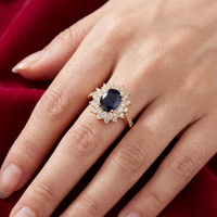 Gouden vintage ring met blauwe steen en zirkonia