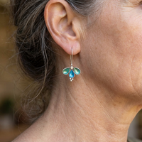 Zilveren oorbellen met blauwgroene emaille bloemblaadjes