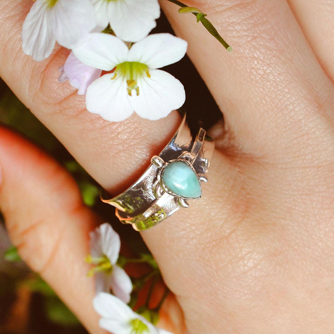 Zilveren brede ring met schildpad en larimar