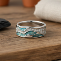 Zilveren ring met golvenmotief en blauwe inleg