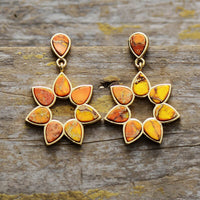 Gouden oorbellen met oranje jaspis bloem