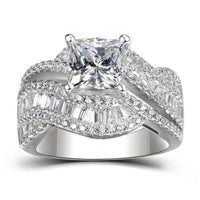 Zilveren ring met princess-geslepen zirkonia en getwiste band