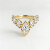 Gouden V-vormige ring met marquise zirkonia