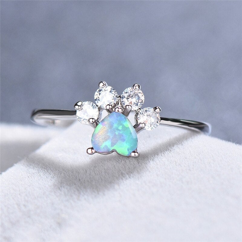 Zilveren ring met blauwe opaal en zirkonia