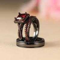 Gouden ringenset met princess-geslepen zirkonia en gevlochten band