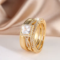 Gouden ringenset met princess-geslepen zirkonia en gevlochten band