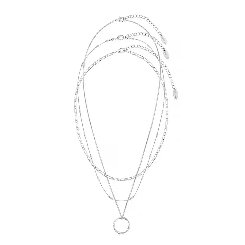 Zilveren gelaagde ketting met opengewerkte ring hanger