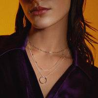 Zilveren gelaagde ketting met opengewerkte ring hanger