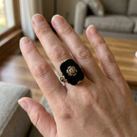 Vintage ring met zwarte onyx en gouden bloem