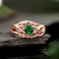 Roségouden ring met groene edelsteen en openwerk