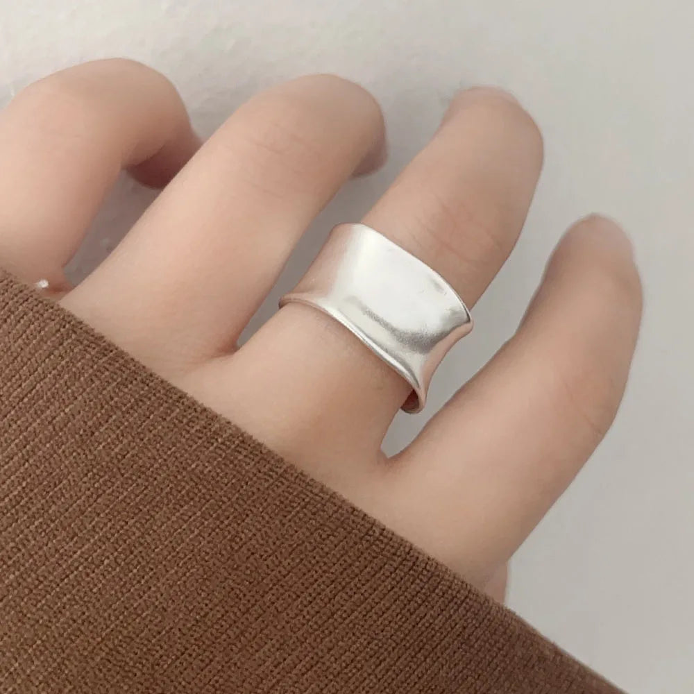 Zilveren brede verstelbare ring met golvend ontwerp