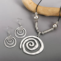 Zilveren bohemian spiraal set met ketting en oorbellen