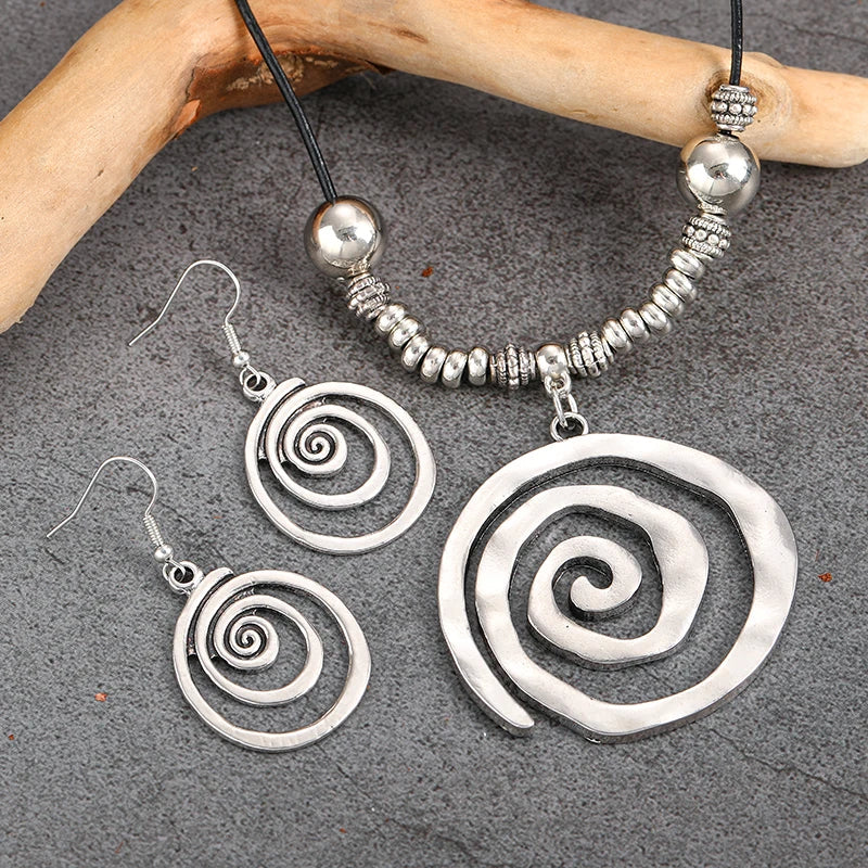 Zilveren bohemian spiraal set met ketting en oorbellen