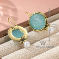 Gouden vintage oorbellen met turquoise intaglio en parel