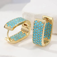 Gouden huggie-oorbellen met turquoise pavé